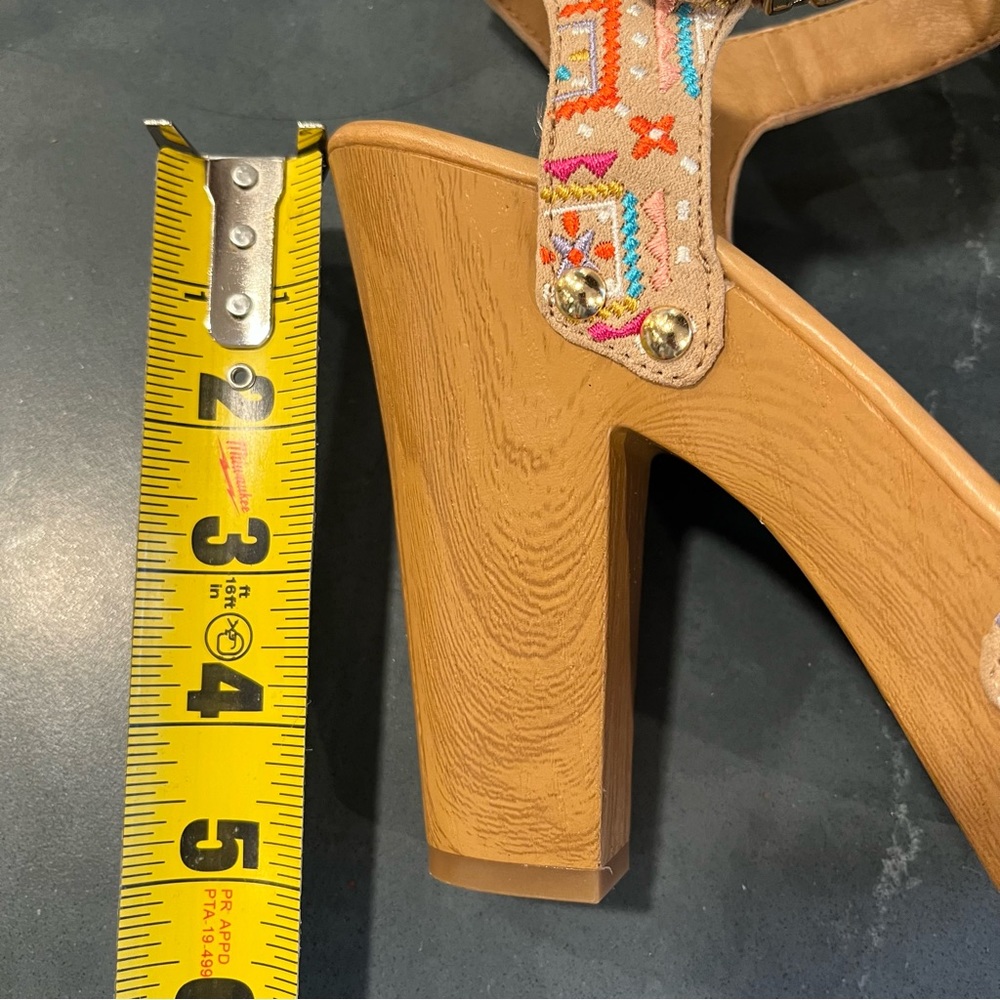 Gianni Bini Multicolor Embroidered Platform Sandals - Picture 14 of 16